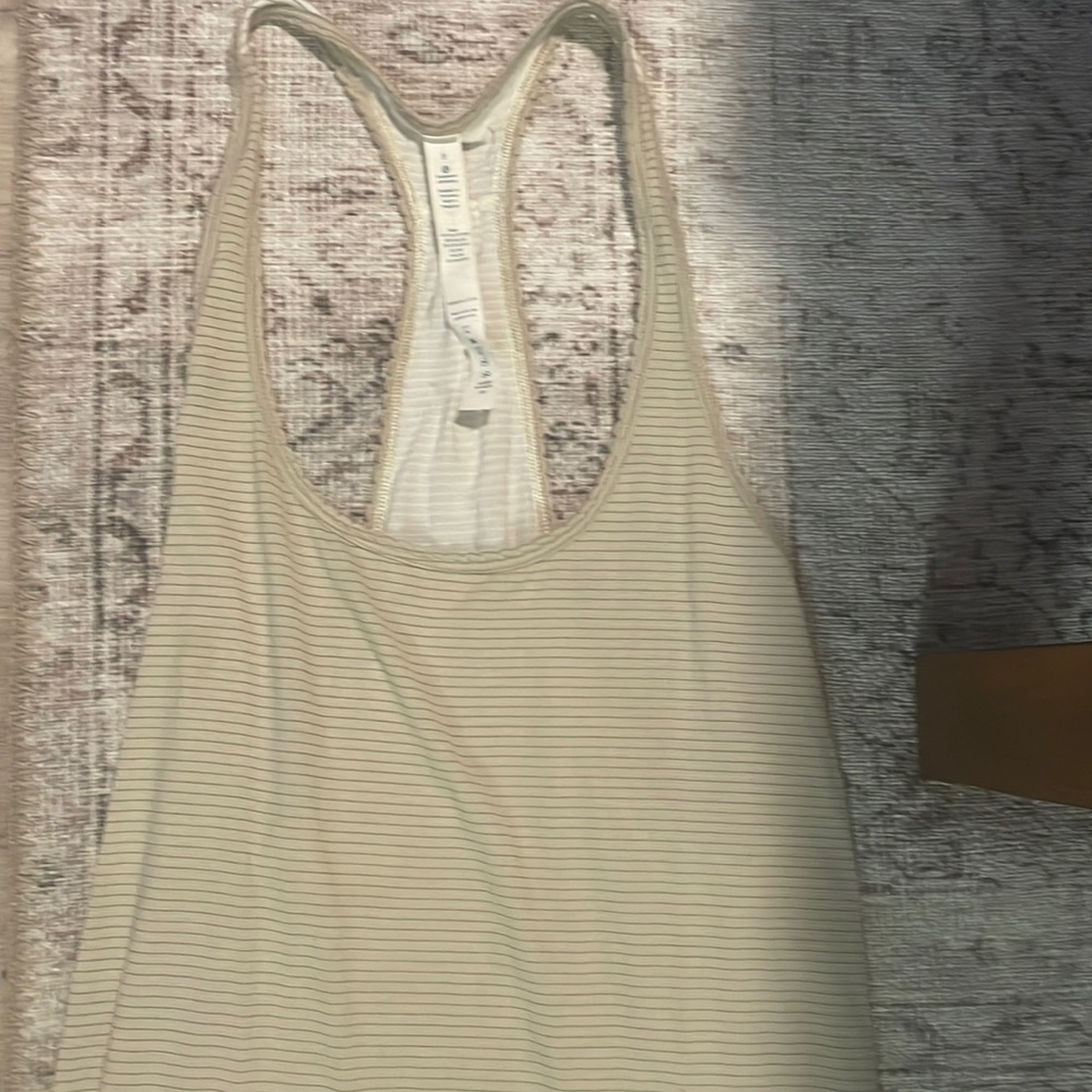 Lululemon size 8 top